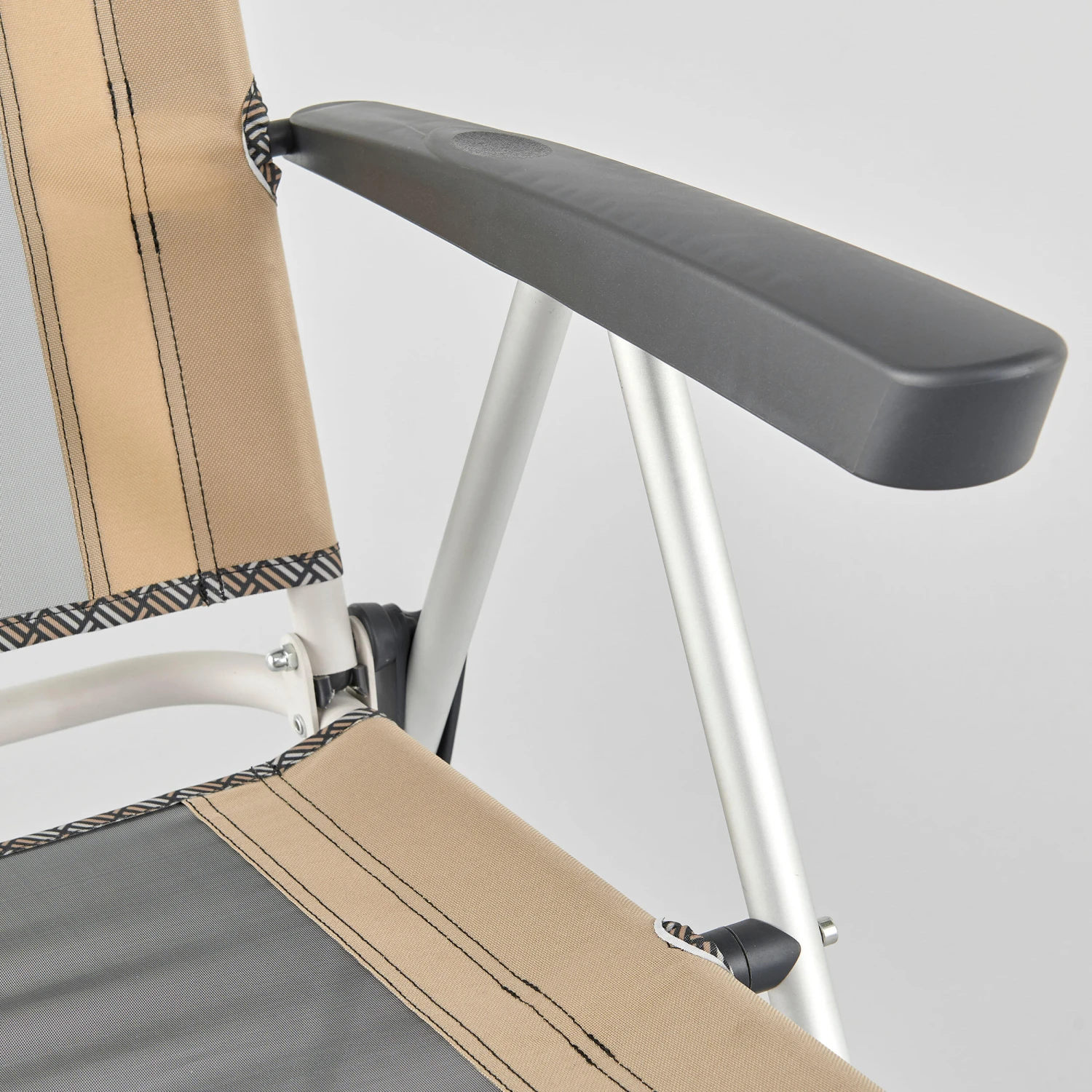 Quechua Folding Reclining Camping Chair 11 Quechua Folding Reclining Camping Chair - Image 9